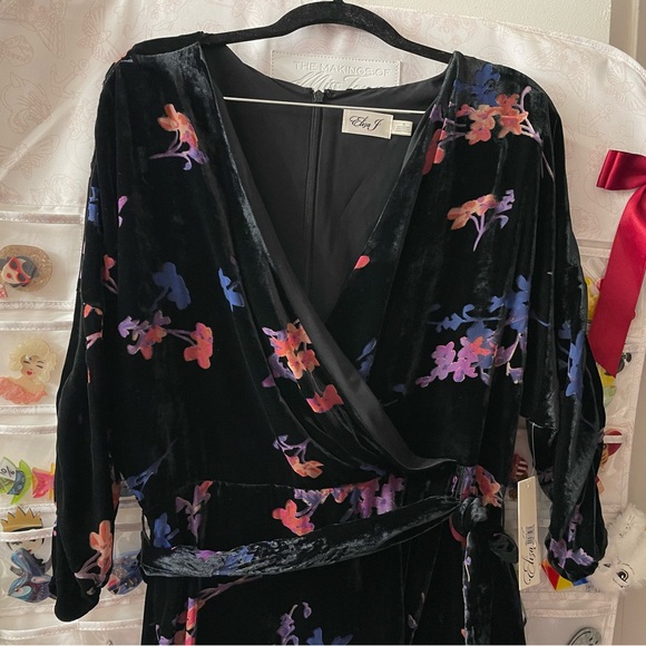 🖤PRICE FIRM🖤 Eliza J Velvet Floral Faux Wrap Dress
Size 14 - Picture 3 of 8